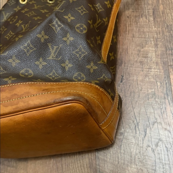 Louis Vuitton Monogram Canvas Shoulder Bag - Picture 8 of 14